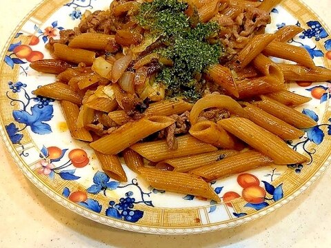 焼きそば風で牛肉と玉ねぎの焼肉のたれ和風のペンネ